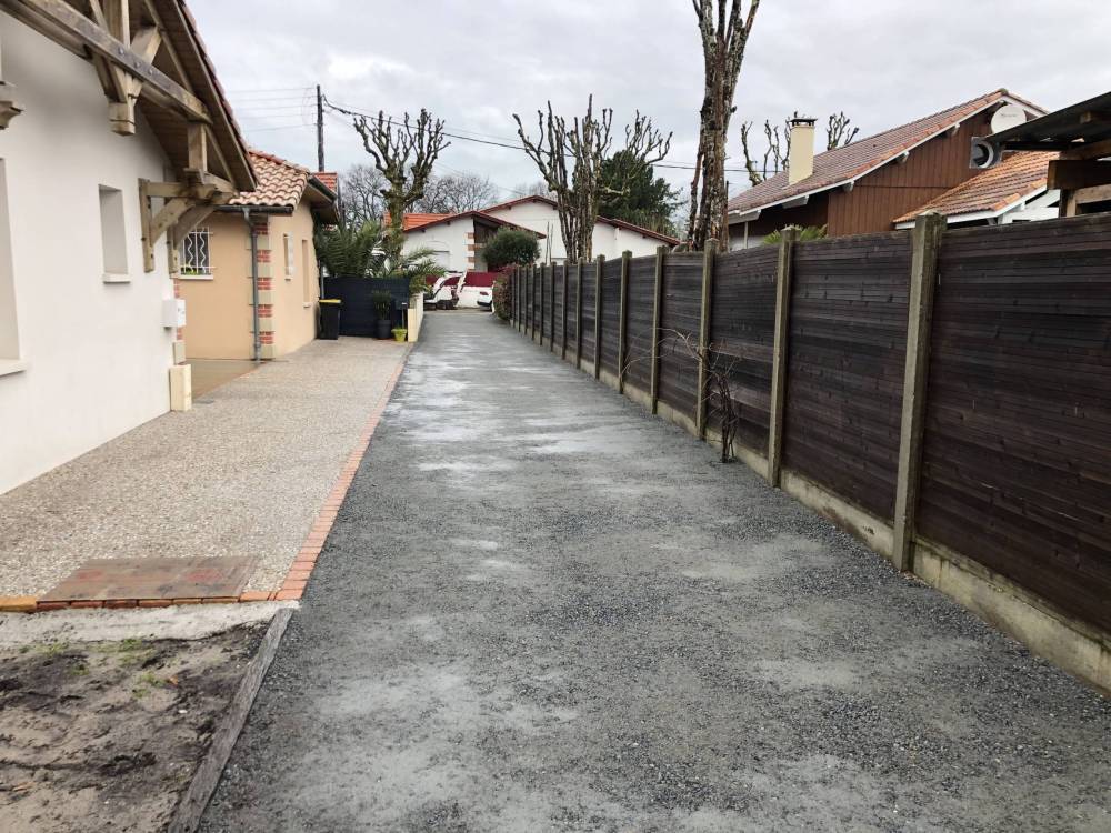 allée avec clôture