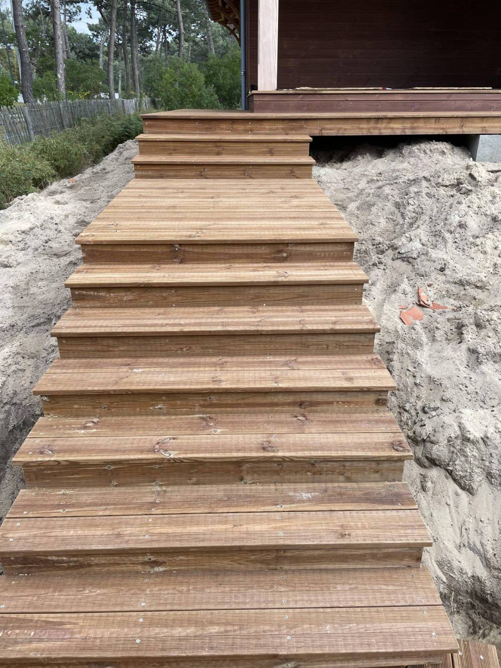 grand escalier en bois rustique 2