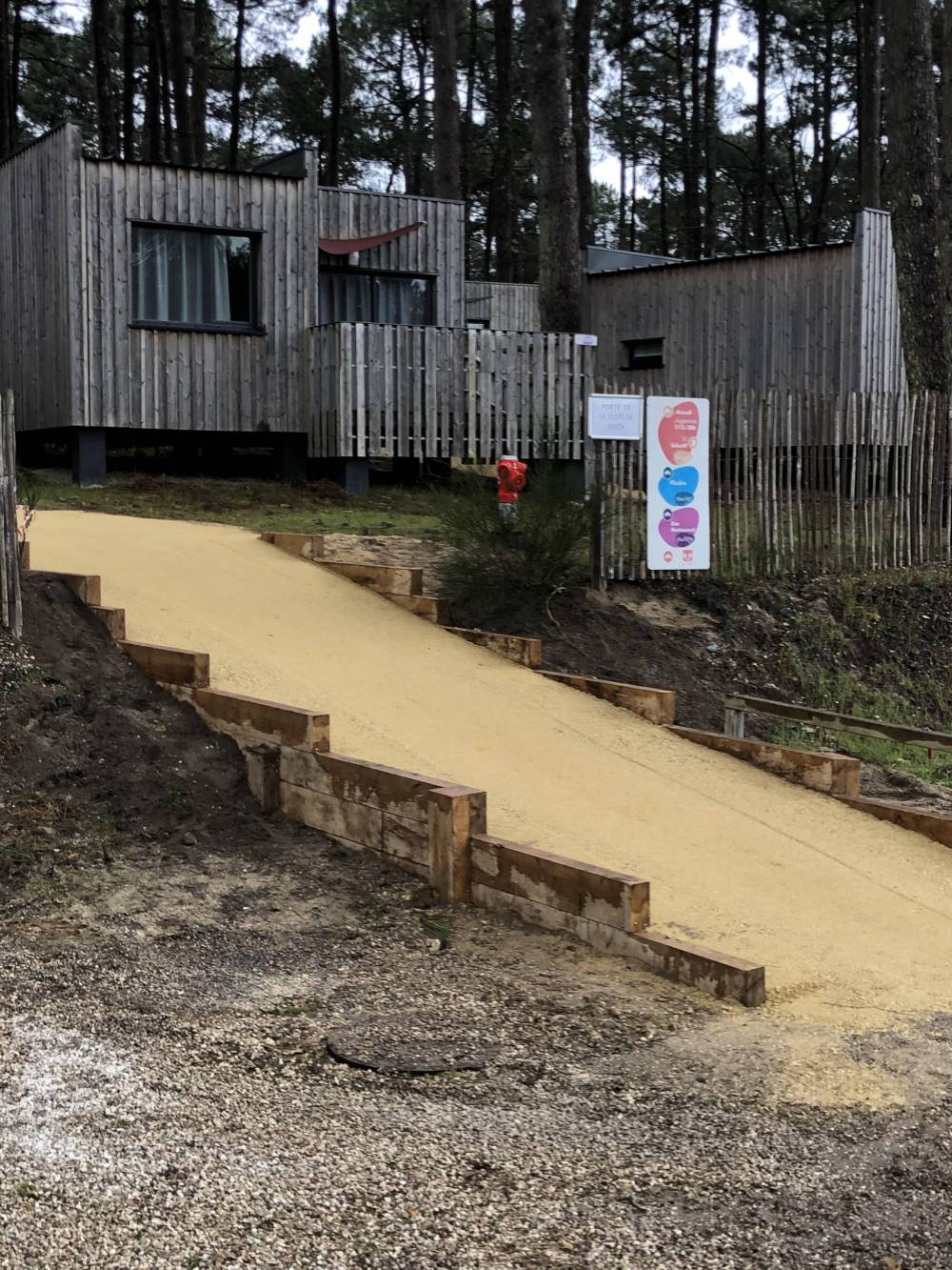rampe avec traverse en bois